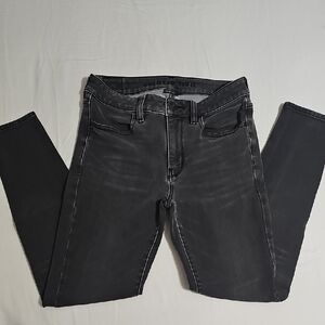 Black Skinny Jeans with a Sleek Modern Look